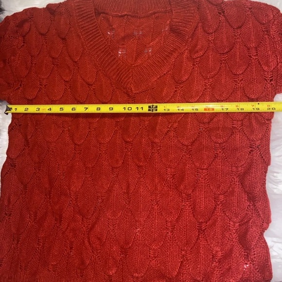 Women’s V-Neck Red Long Sleeve Pullover Sweater Lightweight Knit Size Small - Picture 10 of 11